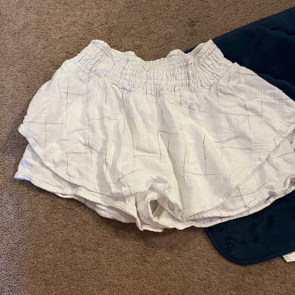 BCBGeneration white medium shorts‎